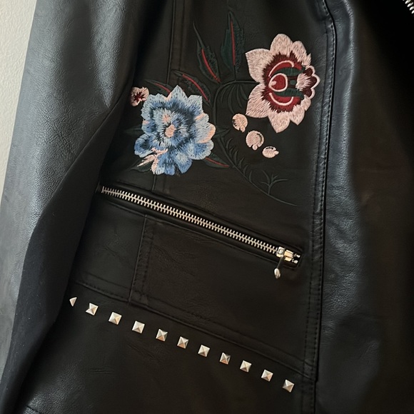 ✨Reduced NWOT LANE BRYANT faux leather moto jacket, embroidery, embellish - Plus - Picture 3 of 15